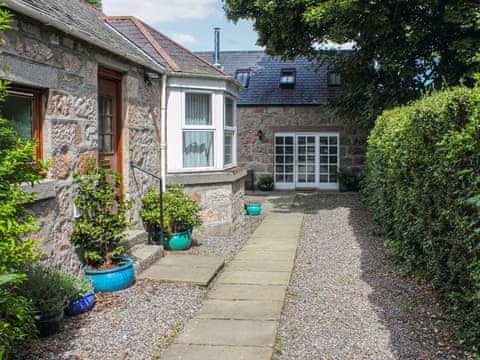 Exterior | Pine Tree Cottage - Bonn Na Coille Cottages, Ballater