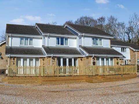 Totland (Centre Property) | Totland, Wootton Bridge