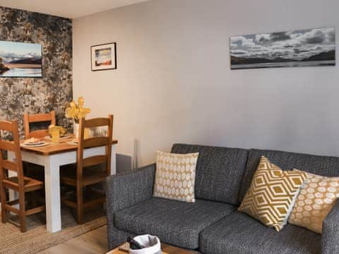 Living room/dining room | Llety Cariad, Bala