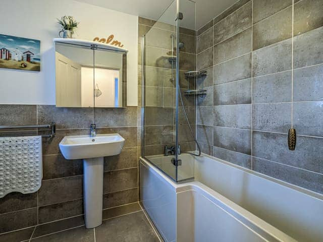 Family Bathroom | Corner Cottage - Brackenthwaite Holidays, Arnside and Silverdale