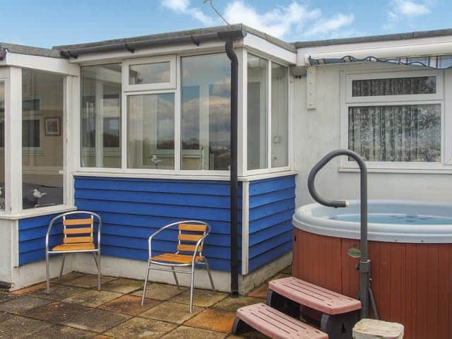 Hot tub | Seagull Cottage, Pagham, near Bognor Regis