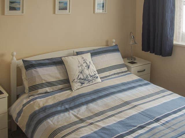 Double bedroom | Seagull Cottage, Pagham, near Bognor Regis