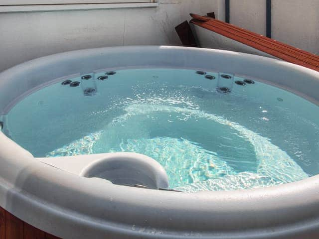 Hot tub | Seagull Cottage, Pagham, near Bognor Regis