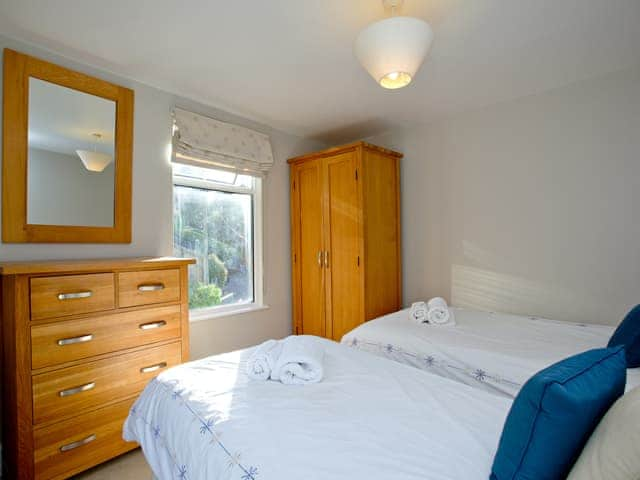 Twin bedroom | Woodbine House, Kingswear, near Dartmouth