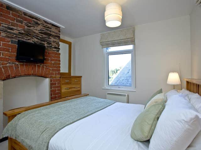 Double bedroom | Woodbine House, Kingswear, near Dartmouth