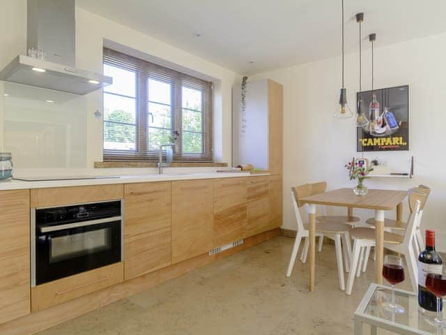 Tastefully modern kitchen area | Finch Cottage, Farnborough, near Banbury