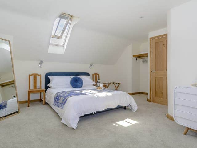 Spacious double bedroom | Finch Cottage, Farnborough, near Banbury