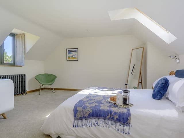 Spacious double bedroom | Finch Cottage, Farnborough, near Banbury