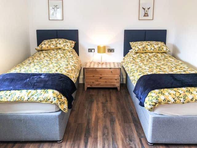 Twin bedroom | The Goat Shed, Hadlow, near Tonbridge