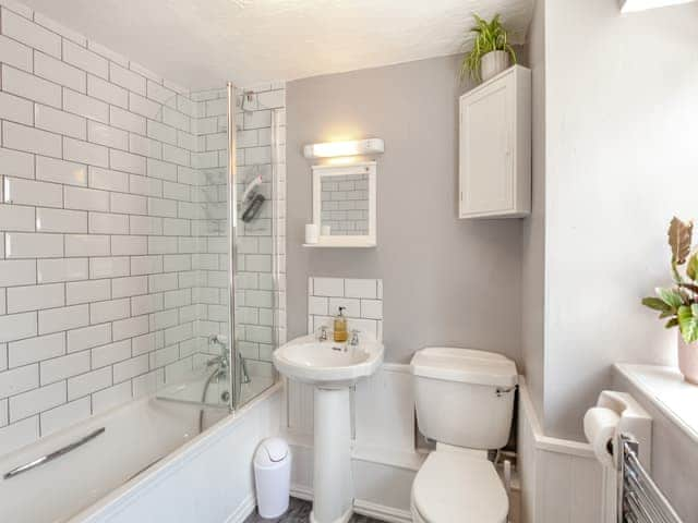 Bathroom | The Cosy Cow Shed, Hailsham