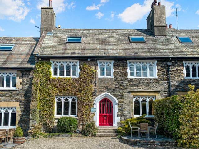 Boston House, sleeps 14 in Windermere and Troutbeck Bridge.