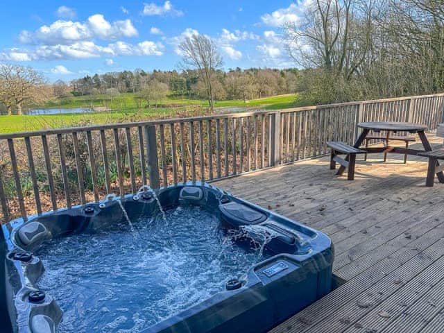 Jacuzzi | iLodges- iLodge Ultra - iLodges, Kenwick Park, near Louth