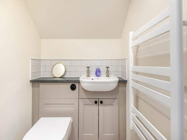 Bathroom | The Stables Cottage - The Rookery, Hemingby