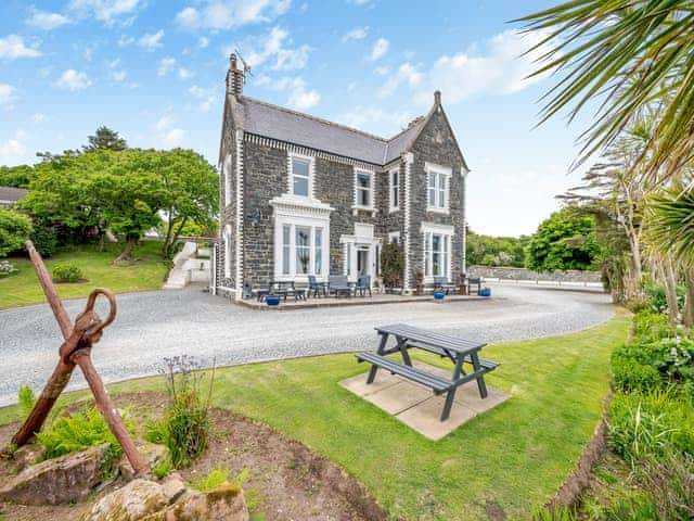 Braefield, sleeps 15 in Stranraer.