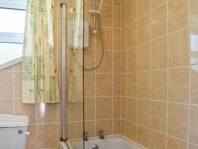 Bathroom | Poundhouse - Lanwithan Cottages, Lostwithiel