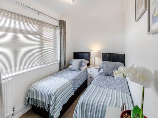 Twin bedroom | Mae&rsquo;s Lodge, Birchington-on-Sea, near Margate