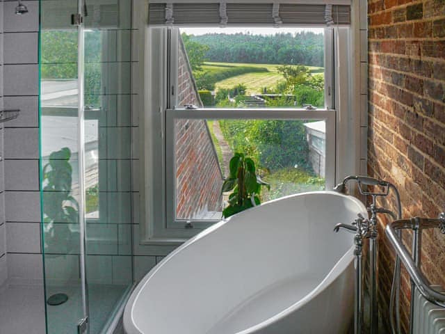 Bathroom | Longford Cottage, Havenstreet