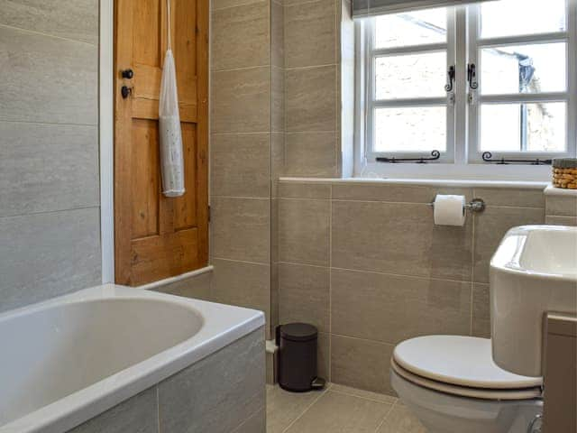 Bathroom | Chapel House, Bourton-on-the-Water