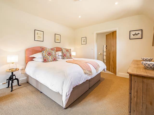 Double bedroom | Hatchers Barn - Fishers Farm Barns, Shefford Woodlands Near Hungerford