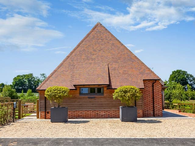 Exterior | Hatchers Barn - Fishers Farm Barns, Shefford Woodlands Near Hungerford