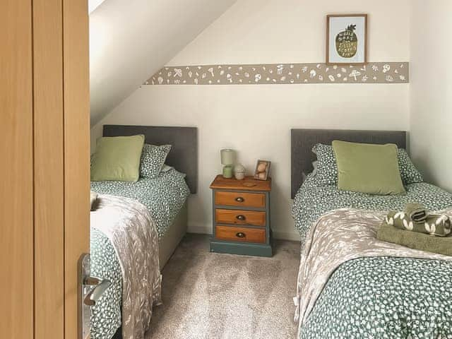 Twin bedroom | No. 4 Squirrels Nest - Middle of Nowhere, Great Witchingham