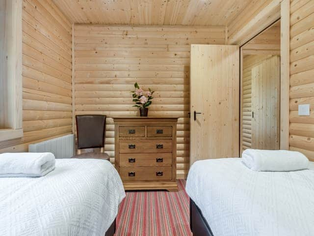 Twin bedroom | Alpaca Lodge, Grantham