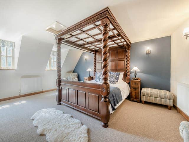 Four Poster bedroom | Ellen Cottage, Fulbrook, near Chipping Norton