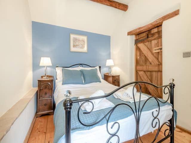 Double bedroom | Ellen Cottage, Fulbrook, near Chipping Norton