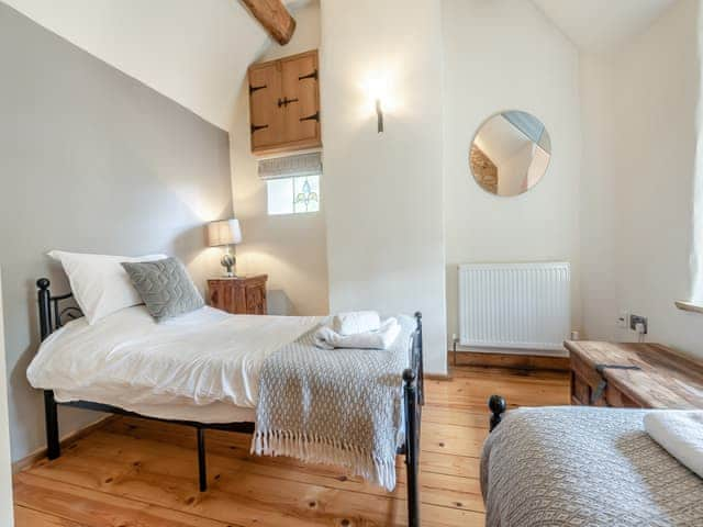 Twin bedroom | Ellen Cottage, Fulbrook, near Chipping Norton