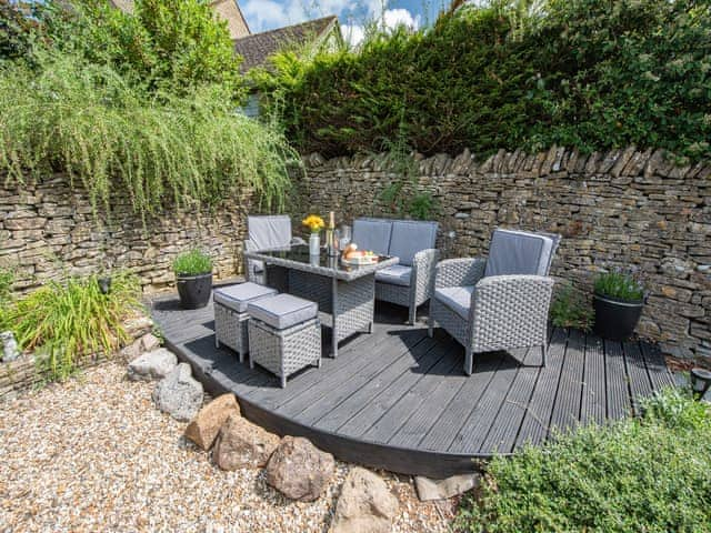 Sitting-out-area | Ellen Cottage, Fulbrook, near Chipping Norton