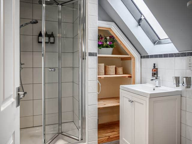 En-suite shower room | Endeavour Cottage, Whitby