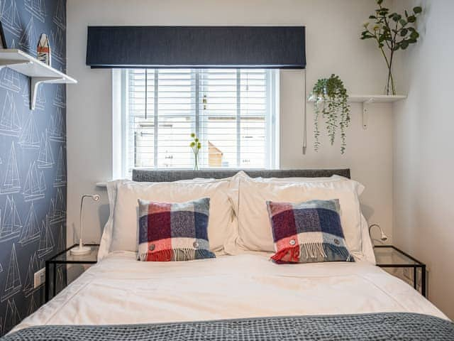 Double bedroom | Endeavour Cottage, Whitby