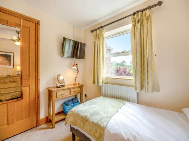 Twin bedroom | Welton House, Orby, near Skegness