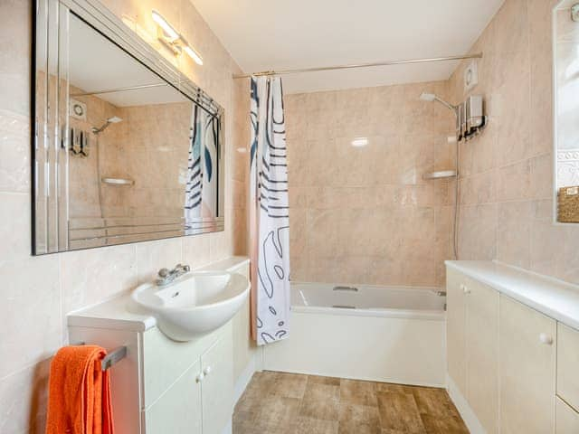 Bathroom | Welton House, Orby, near Skegness