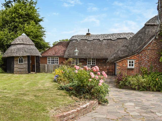 Exterior | The Old Thatch, Hailsham