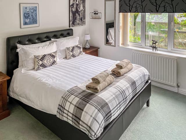 Double bedroom | Meadow view, Hockering