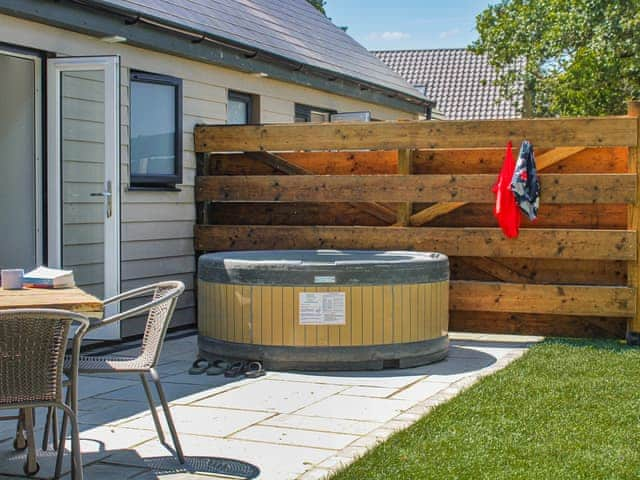 Hot tub | No. 1 Fox Burrow - Middle of Nowhere, Great Witchingham