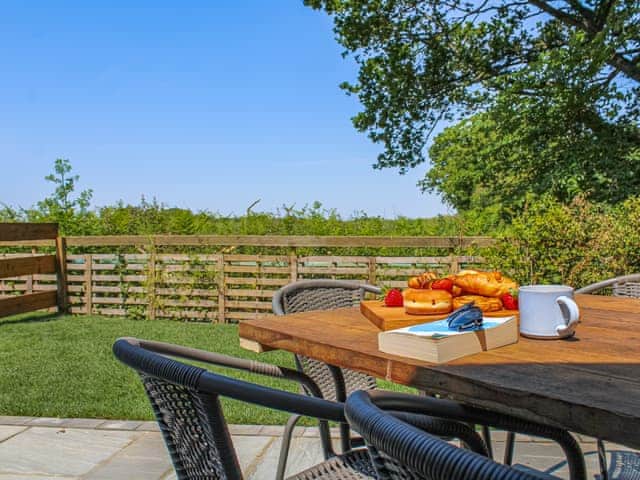 Sitting-out-area | No. 3 Rabbit Warren - Middle of Nowhere, Great Witchingham