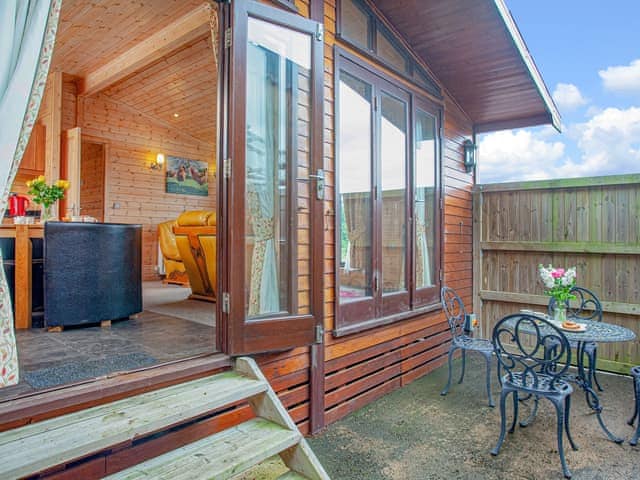 Sitting-out-area | Log Cabin - East Hill Pride Farm, Harpford, near Sidmouth