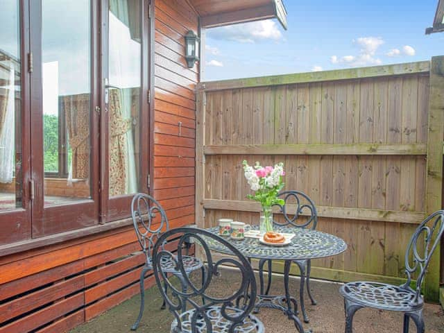 Sitting-out-area | Log Cabin - East Hill Pride Farm, Harpford, near Sidmouth