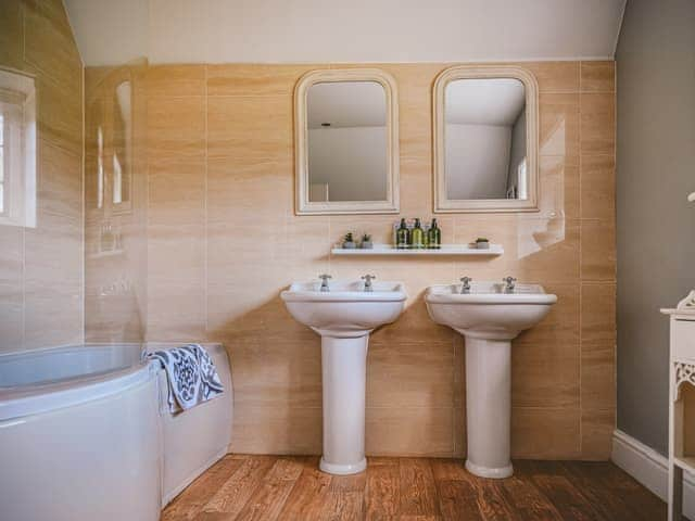 Bathroom | Gardeners Cottage, Tissington