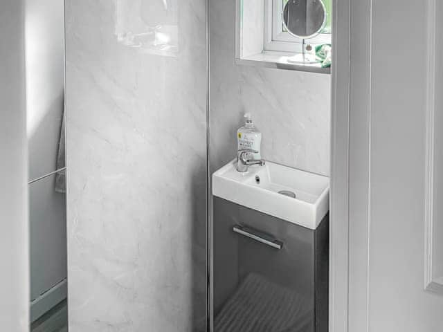 Shower room | Buxton Holiday Home, Buxton