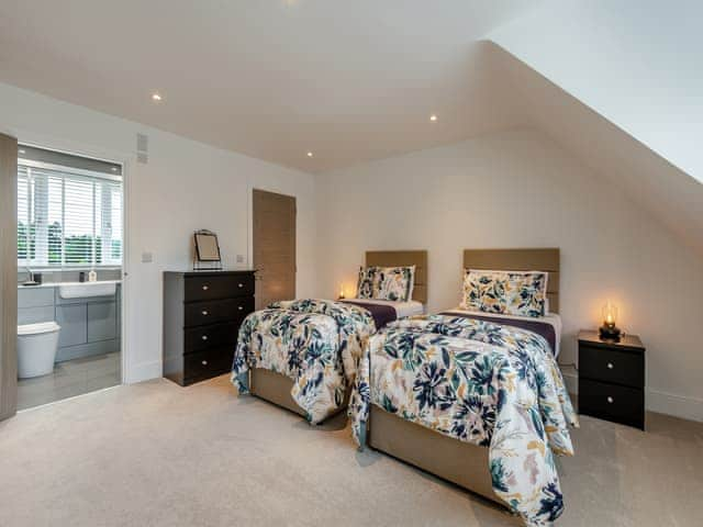 Twin bedroom | Magpies, Melbury Osmond