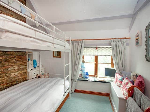 Bunk bedroom | Railway Cottage, Camelford