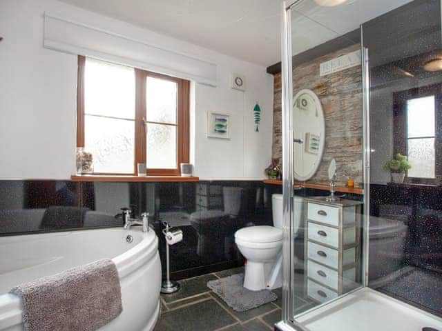 Bathroom | Railway Cottage, Camelford