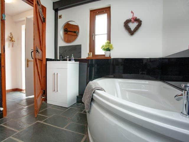 Bathroom | Railway Cottage, Camelford