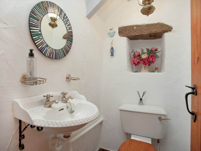 Bathroom | Railway Cottage, Camelford