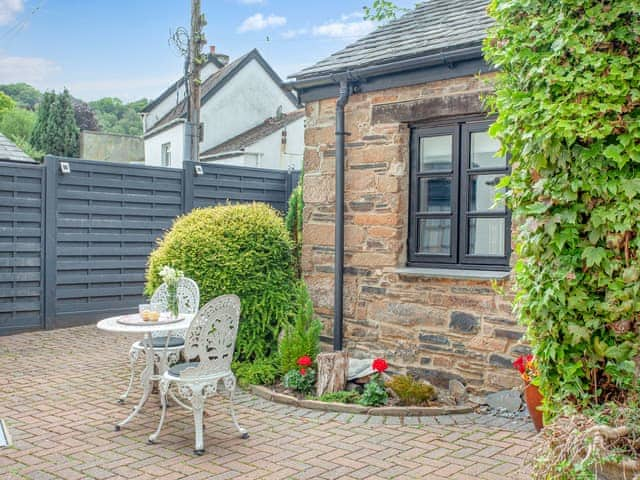 Sitting-out-area | Lifton Hall, The Barn, Lifton, near Tavistock