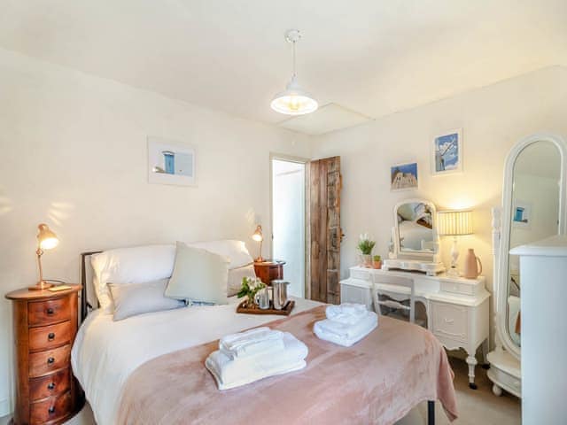 Double bedroom | Heartwarming Cottage - Heart Cottages, Wickham Market