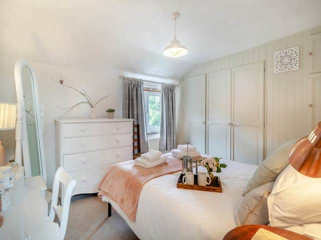 Double bedroom | Heartwarming Cottage - Heart Cottages, Wickham Market